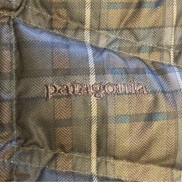 Patagonia Woman’s Goose Down Plaid Puffer Vest With Hood Size Small - Picture 7 of 7